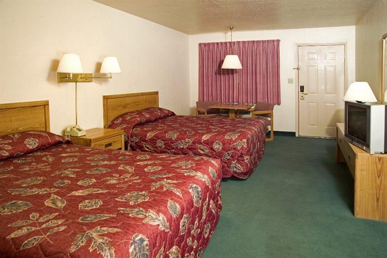 Claridge Inn - St. George Buitenkant foto