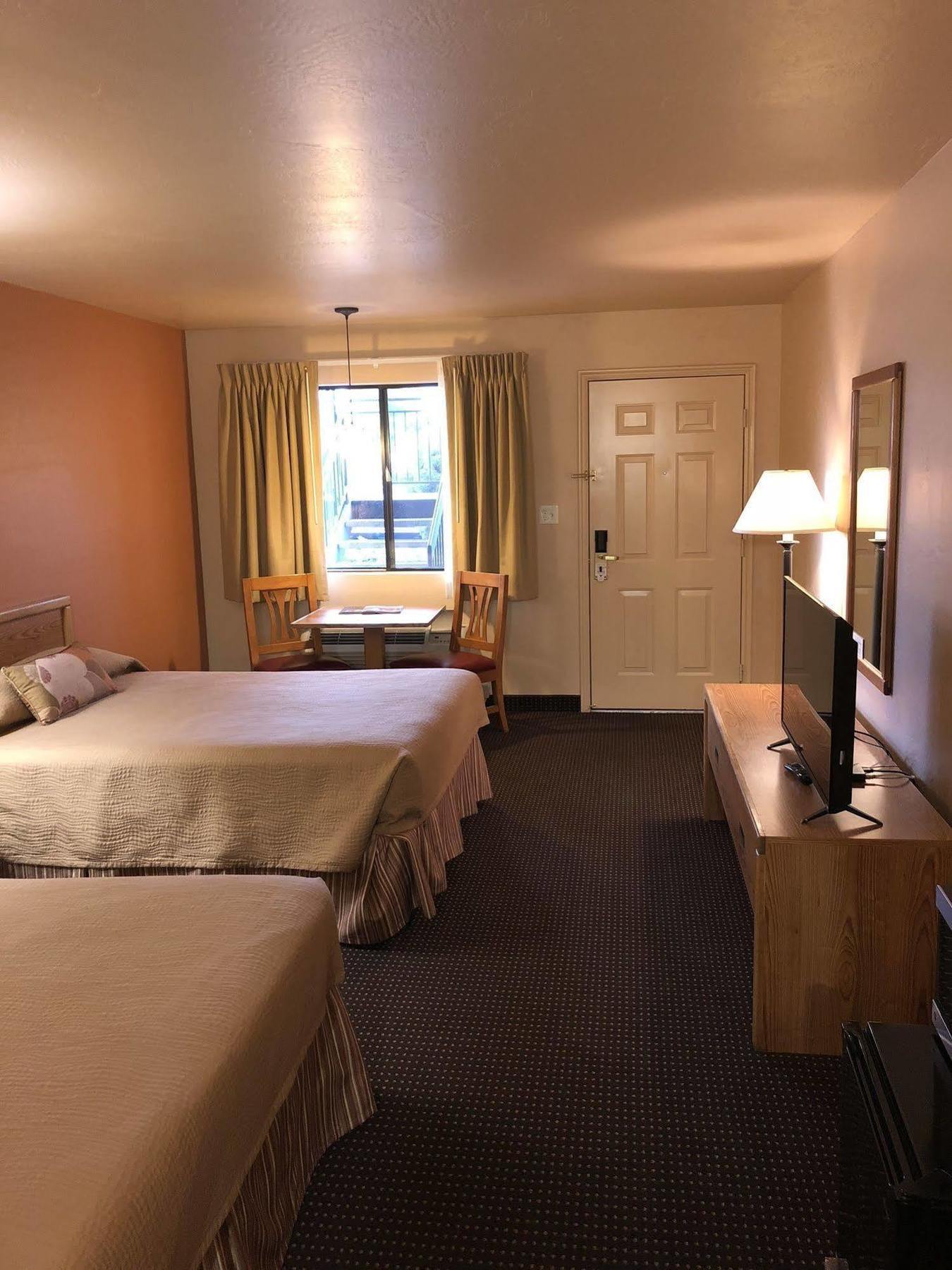 Claridge Inn - St. George Buitenkant foto